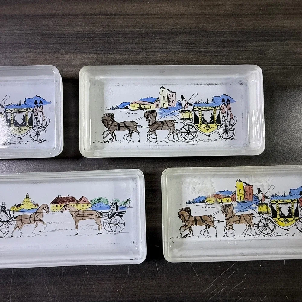 Vintage‎ Glass Dresser Trays Set of 4 Horse Drawn Carriage Trinket Dishes
